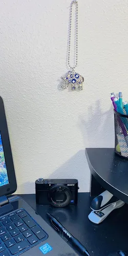 Vista 3 de LUCKBOOSTIUM Elegante adorno colgante de elefante plateado en cadena de bolas, dije y signo de buena suerte y bendición, accesorios decorativos