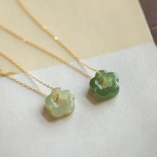 Vista 5 de Womens Dainty Natural Green Jade Crystal Stone Necklace, Star Donut Gemstone Choker Flower Pendant with 16 inches Stainless Steel Chain, Gift for