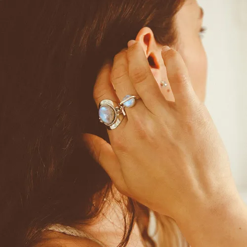 Vista 3 de Boho-Magic Anillo de plata de ley con piedra lunar para mujer, joyería bohemia, piedra preciosa ovalada