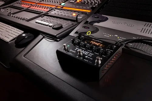 Vista 5 de IK Multimedia TONEX Pedal: Pedal de efectos múltiples estéreo para guitarra y bajo con 150 preestablecidos, 15 FX Pre/Post, afinador, Tap Tempo Negro
