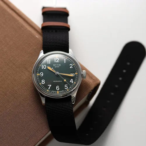 Vista 9 de KUOE Old Smith 90-002, Automatic NH35 Movement, Green Dial, Replacement Belt Included