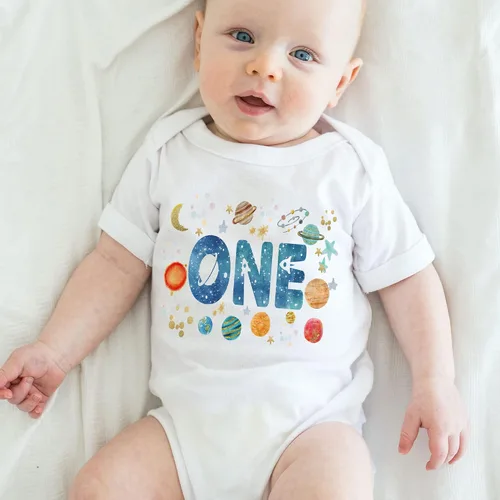 Vista 4 de Space One - Camiseta de cumpleaños para niño de astronauta, fiesta de primer cumpleaños, primer viaje alrededor del sol, traje de cumpleaños