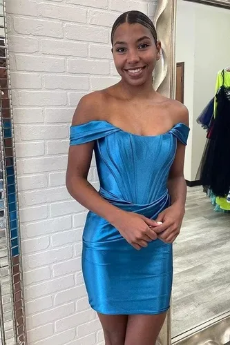Vista 4 de HUUTOE Vestidos de satén con hombros descubiertos para adolescentes, sin espalda, plisado, entallado, corto, vestido de fiesta de cóctel
