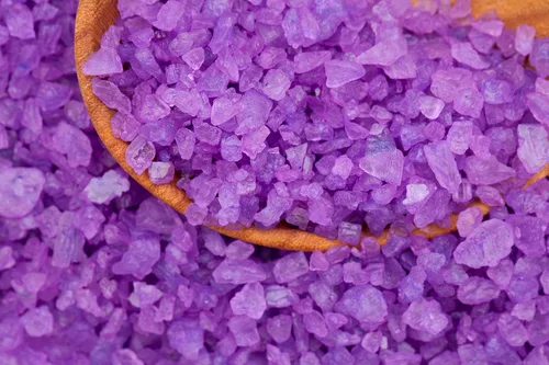 Vista 4 de Mom's Off Duty Bath Soak – Sales de baño moradas de lujo, regalos divertidos para novia para mejores amigas, regalos de baño y cuerpo para mujeres