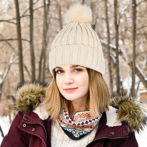 Vista 6 de Muryobao Gorro de invierno para mujer, con forro de satén, de piel sintética, con pompones, de punto, con forma de calavera