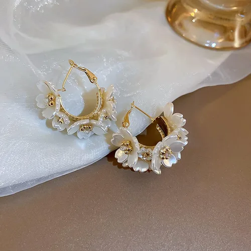 Vista 7 de Aretes para mujer, 1 par de aretes de aro geométricos brillantes con incrustaciones de diamantes de imitación a juego, aretes de círculo de empalme