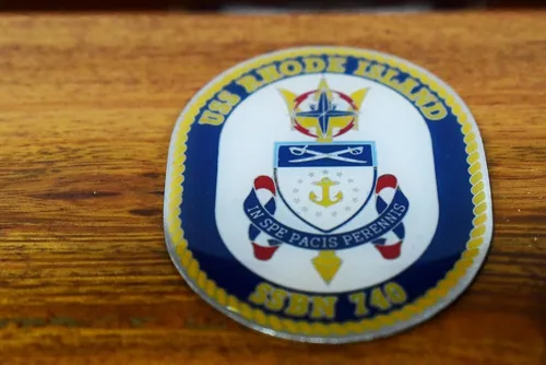 Vista 5 de Squadron Nostalgia LLC USS Rhode Island SSBN-740 Modelo submarino, azul marino, modelo a escala, caoba, 20 pulgadas, clase de Ohio