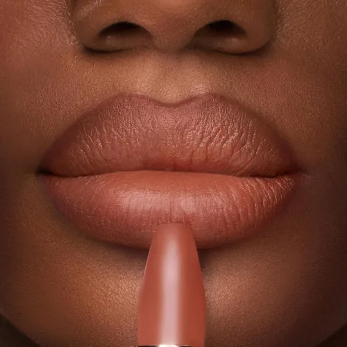 Vista 4 de Charlotte Tilbury Matte Revolution Lápiz labial - Lápiz labial mate de larga duración, con color acumulable e ingredientes que cuidan los labios