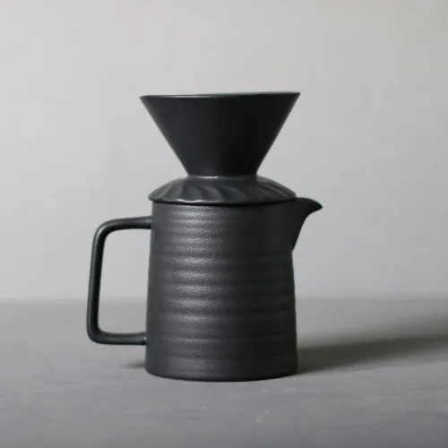 Vista 10 de Juego de cafetera negra hecha a mano, jarra de café de cerámica a prueba de calor ACM01B