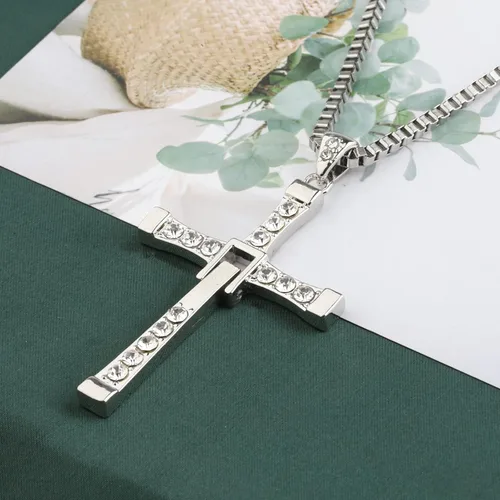 Vista 5 de KEYCHIN Collar de cruz inspirado para entusiastas de los deportes rápidos, regalo de cruz con colgante de acero de titanio, joyería periférica
