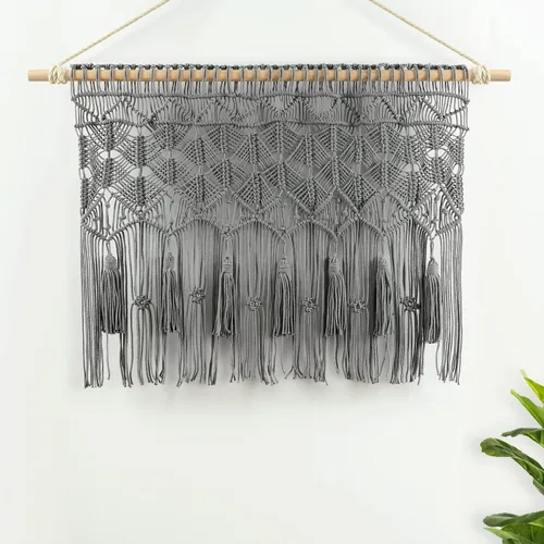 Vista 2 de Lush Decor Cenefa de algodón con borlas de macramé bohemio/cortina de cocina/decoración de pared, 30 pulgadas de largo x 40 pulgadas de ancho, gris