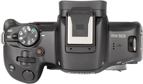 Vista 5 de Cámara Canon EOS R50 sin espejo con lente de 18-45 mm (negra) (5811C012) + tarjeta de memoria de 64 GB + bolsa + cargador + batería LPE17 + lector