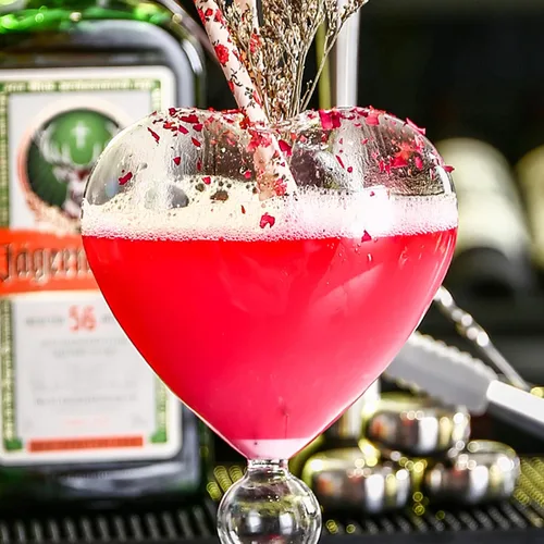 Vista 4 de Juego de 2 copas de cóctel únicas de 8 onzas, copas de vino creativas en forma de corazón con pajilla, vasos románticos de jugo para bodas, hogar
