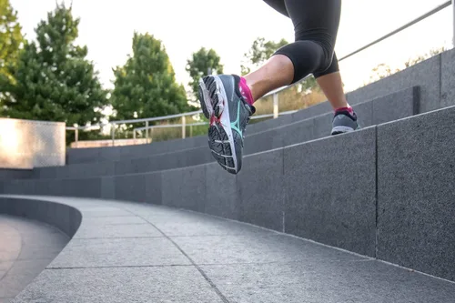 Vista 5 de Swiftwick - Calcetines antideslizantes FLITE XT ZERO para correr, calcetines de golf, máxima estabilidad