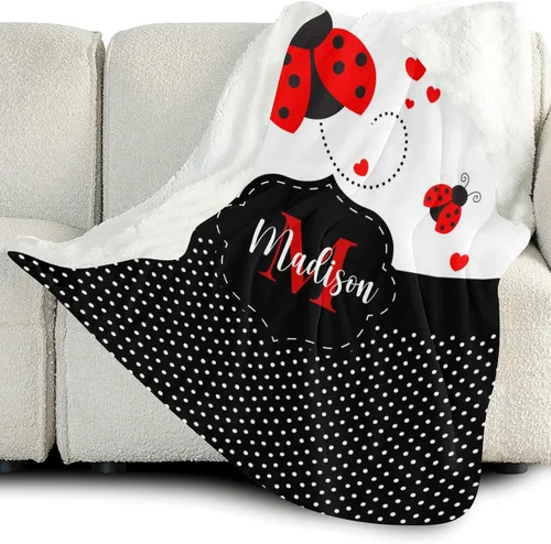 Vista 3 de Manta de forro polar con monograma y diseño de lunares negros con nombre para niñas que duermen con diseño de mariquita, 50 x 60 pulgadas, regalo