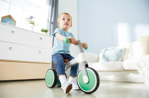 Vista 2 de Hape My First Balance Bike, Vespa Green, de aluminio, desde 12 meses