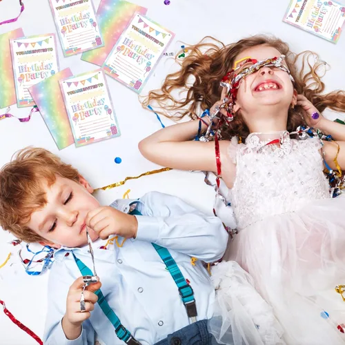 Vista 4 de Idealmuzik Paquete de 30 invitaciones de fiesta de cumpleaños para niñas con sobres y calcomanías, lindas tarjetas de invitaciones de fiesta