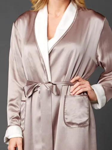 Vista 2 de Julianna Rae 100% seda, bata de spa para mujer, colección Il Cieli o Heavenly