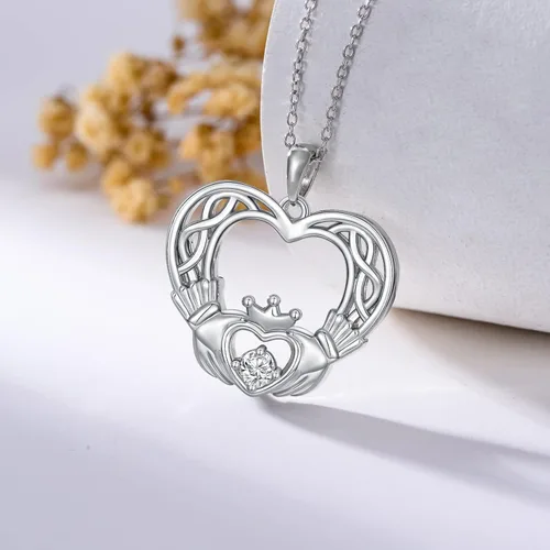 Vista 4 de Collar de nudo celta de plata de ley con dije de diosa luna, collar de Claddagh Wiccan triangular irlandés, collar de nudo celta vikingo, regalos