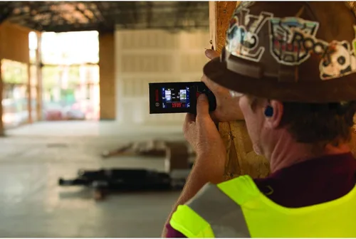 Vista 10 de BOSCH GLM400C Blaze - Medidor láser conectado al aire libre de 400 pies con visor, incluye 3 baterías AA, correa de mano y bolsa