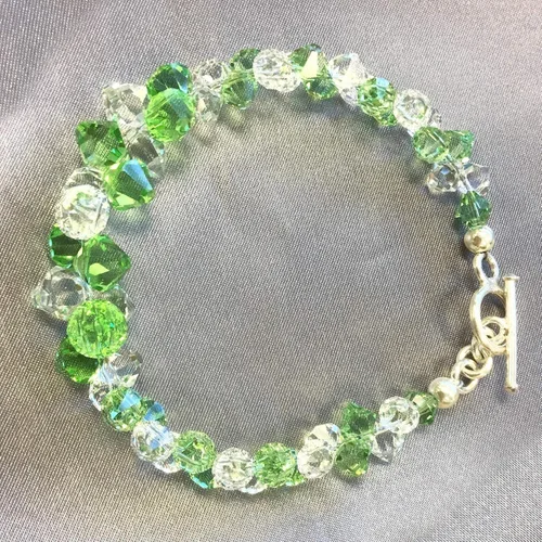 Vista 7 de Gem Avenue . Pulsera de plata 925 de 7,5 pulgadas con cristales austriacos biconos estilo racimo