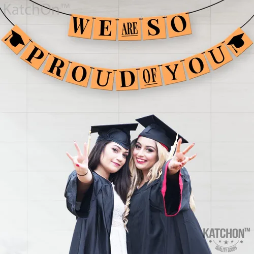 Vista 8 de KatchOn, Cartel con texto en inglés «We Are So Proud Of You» – Grande, 14 pies, No DIY Cartel de felicitaciones, decoraciones de graduación negro