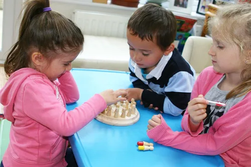 Vista 5 de TOWO Juguetes de memoria de madera para niños, juegos de mesa familiares para niños y adultos, juegos mentales de madera, juguetes educativos