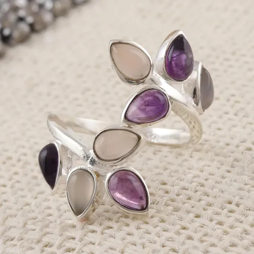 Vista 2 de NOVICA Anillo de cóctel de cuarzo rosa hecho a mano con amatista artesanal, piedra preciosa de plata de ley 925, piedra natal india, gloria frondosa