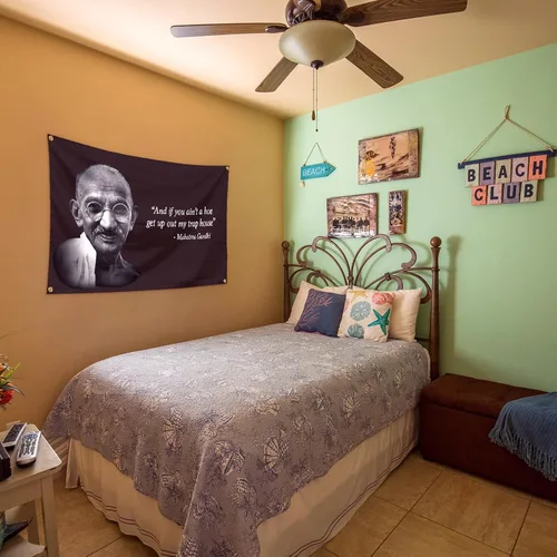 Vista 5 de Chief Gandhi - Bandera de 3 x 5 pies, divertido póster de pared de cueva de hombre duradero con ojales de latón. Esta hermosa bandera