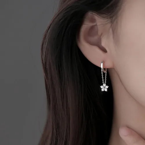 Vista 2 de SLUYNZ Aretes colgantes de plata de ley con circonita cúbica para mujer, aretes de aro con borla