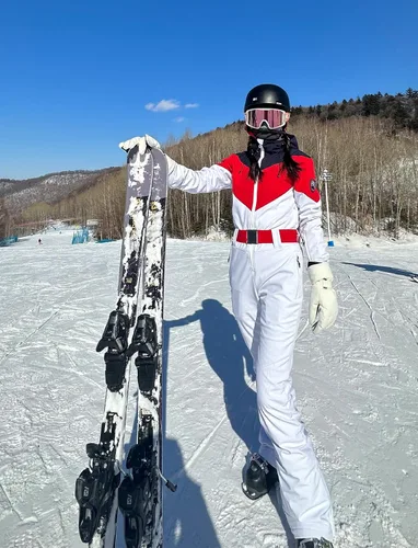 Vista 126 de GSOU SNOW Traje de esquí para mujer, traje de nieve delgado de una pieza, chaqueta de nieve, impermeable, resistente al viento, deportes al aire