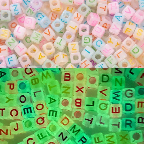Vista 6 de 1000 cuentas acrílicas de letras pequeñas, cubo, letras acrílicas del alfabeto para hacer joyas, cuentas del alfabeto (colorido/dorado)