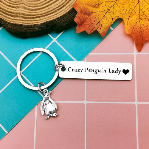 Vista 4 de Llavero de pingüino, regalo divertido de pingüino para mujeres, regalo de joyería de pingüino para ella, regalo de cumpleaños, regalo de pingüino