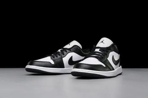 Vista 3 de Nike Women's Air Jordan 1 Low Sneaker