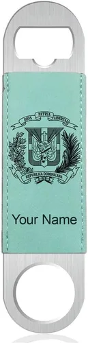 Vista 8 de LaserGram Abrebotellas, escudo de armas República Dominicana, grabado personalizado incluido (cuero sintético, negro y dorado)
