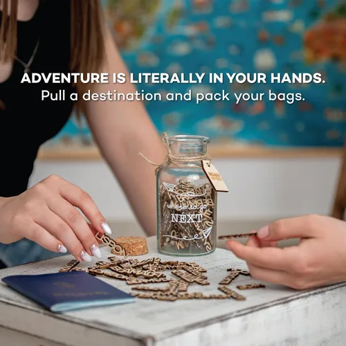 Vista 5 de Where to Go Next – Tarro de destino de viaje Regalo de viaje ecológico para viajeros, parejas y aventureros 100 lugares tallados de madera