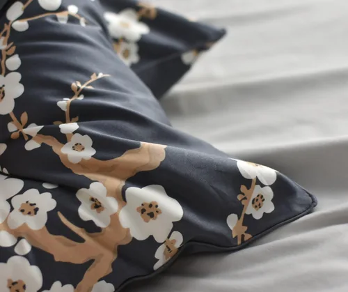 Vista 6 de Eikei Juego de 3 piezas de ropa de cama de algodón de 3 piezas con estampado de ramas florales de cerezo rojo cerezo estilo oriental japonés