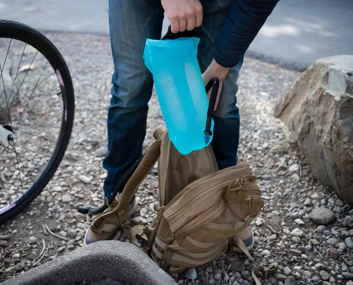 Vista 7 de MARCHWAY Bolsa de hidratación de TPU de 2L/2.5L/3L, bolsa de depósito de agua ultra duradera con tubo aislado para hidratación para ciclismo