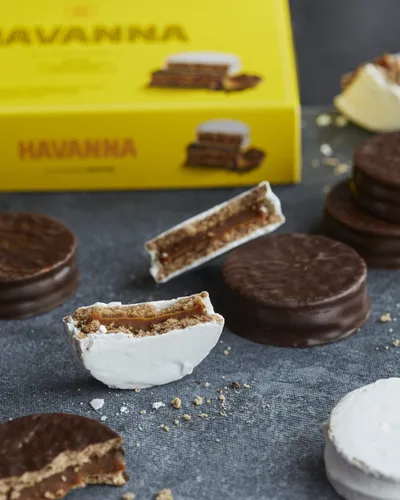 Vista 6 de Alfajores Havanna mixtos, 6 unidades, chocolate y dulce de leche, argentinos