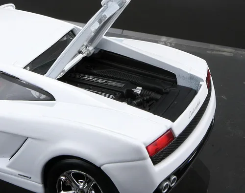 Vista 2 de Maisto Línea de montaje a escala 1:24 Lamborghini Gallardo LP 560-4 Kit de modelo fundido a presión, color blanco