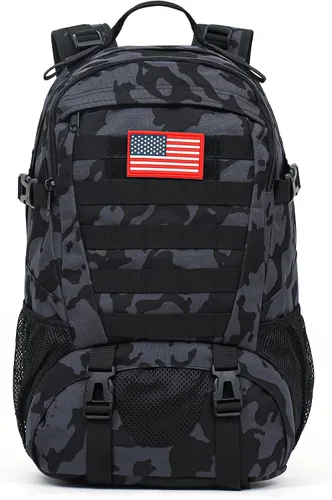 Vista 8 de Mochila de camuflaje, pequeña mochila táctica para exteriores, mochilas militares para niños adolescentes para la escuela con puerto de carga USB