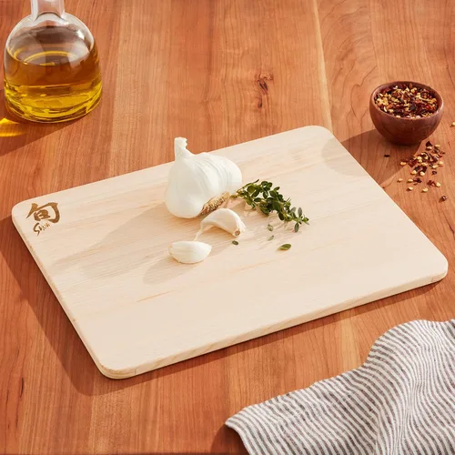 Vista 2 de Shun Cutlery - Tabla de cortar pequeña Hinoki, 10.75" x 8.25" pequeña tabla de cortar japonesa de madera para cocina, madera medianamente suave que