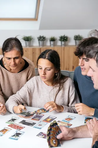 Vista 9 de Asmodee UNLOCK! Heroic Adventures Juego de cartas - Aventura cooperativa inspirada en sala de escape, juego divertido en familia para niños