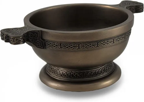 Vista 2 de Veronese Design Patrón de nudos celtas Bronce Acabado Dos Manijas Copa Quaich