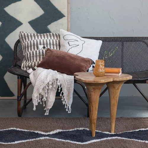 Vista 2 de Creative Co-Op Funda de almohada de algodón con palomas bordadas, color crema y negro