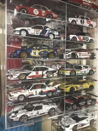 Vista 2 de DisplayGifts Estuche Exhibidor de Vehículos de Juguete Diecast a Escala 1/18 Hot Wheels con Protección UV del 98% Soporte para 12 Vehículos