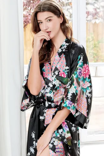 Vista 3 de BABEYOND Bata tipo kimono para mujer, bata larga de satén con estampado de pavo real y flores Negro