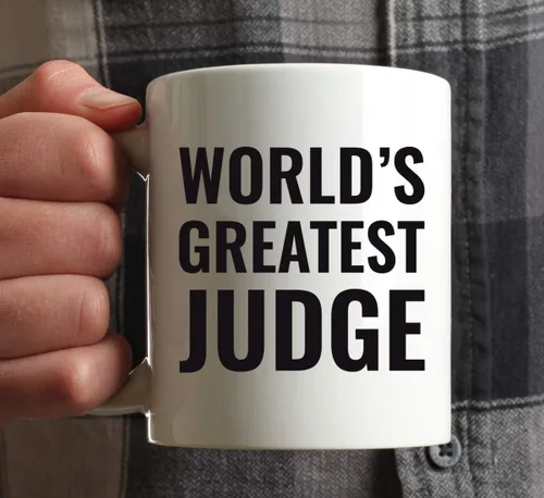 Vista 3 de Andaz Press Taza de café de 11 onzas, regalo para hombres o mujeres, taza del juez más grande del mundo, 1 paquete, taza para beber, cumpleaños