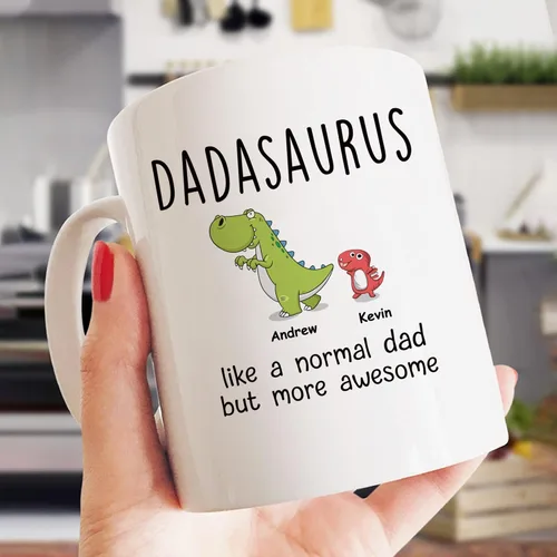 Vista 2 de Gossby Taza de Café Personalizada DADASAURUS – Regalo Personalizado para Papá de Niño, Hija, Hijo, Esposa Con Diseño, Nombres – Divertido Día