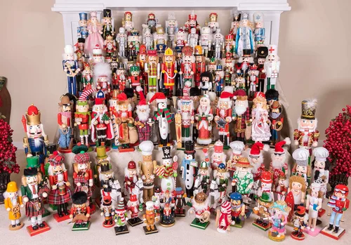 Vista 5 de Clever Creations Capitán - Cascanueces de madera tradicional de 8 pulgadas, decoración navideña festiva para estantes y mesas